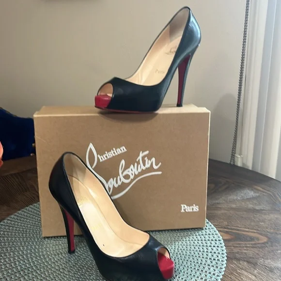 Selling Christian Loutin heels - Picture 3 of 9